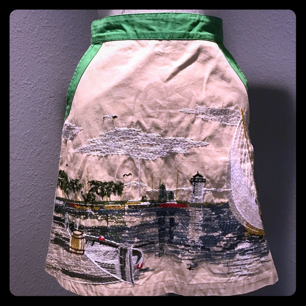 vintage embroidered skirt with pockets!